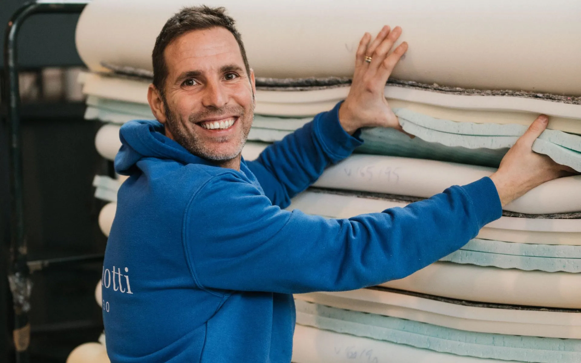 이미지 Behind-hands-1-1920x1200