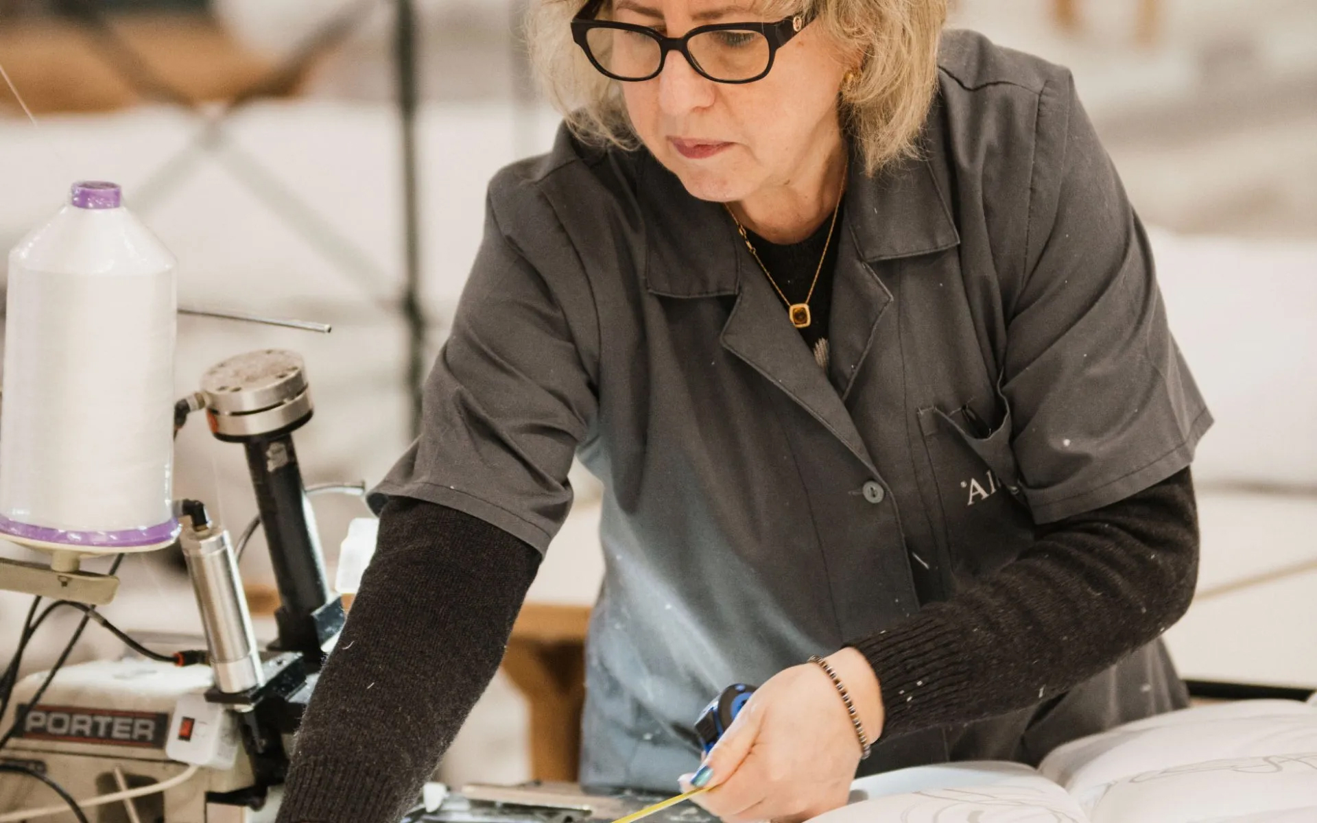 이미지 Behind-hands-4-1920x1200