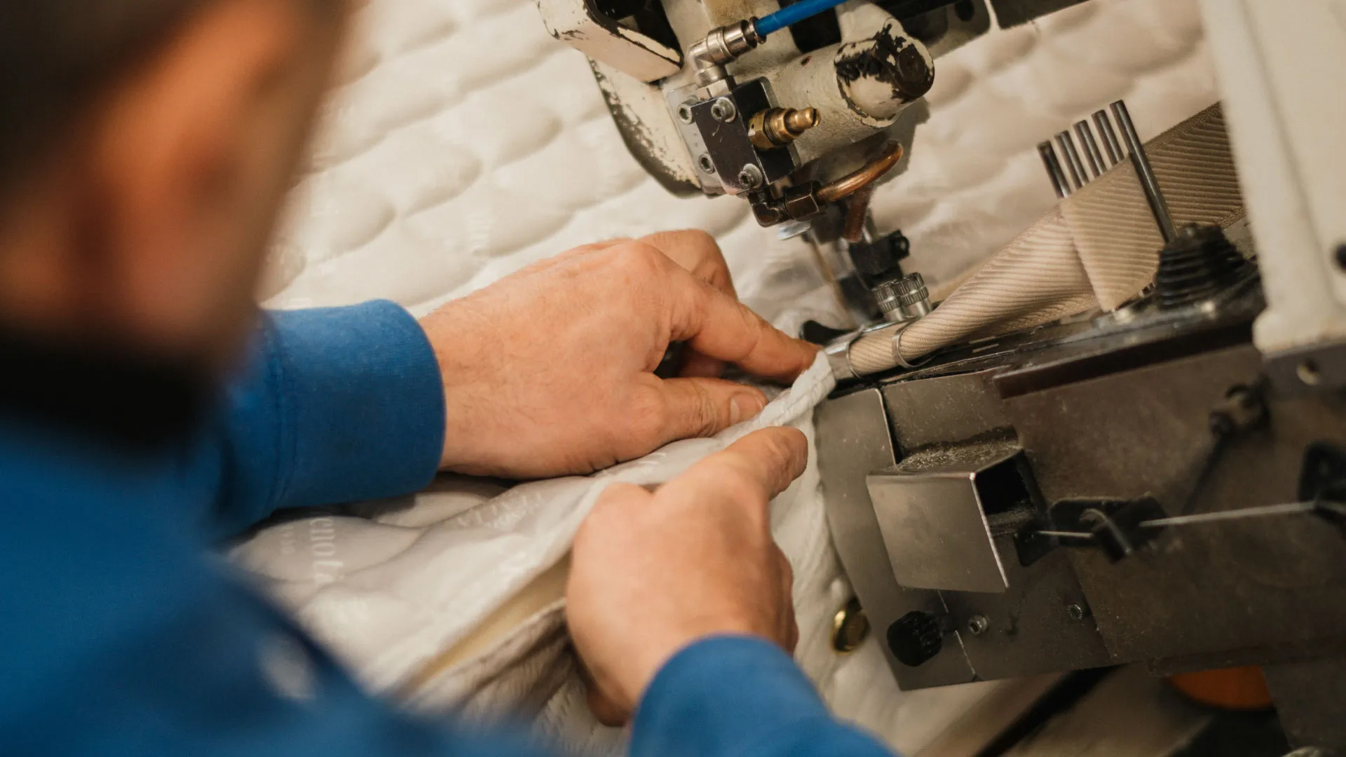 이미지 behind-the-hands-8-1920x1200